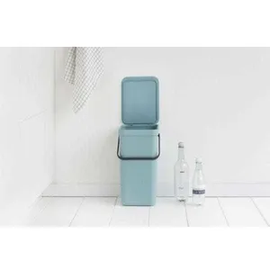 Comparateur de prix : BRABANTIA Poubelle Waste Bin Sort & Go 16 L menthe