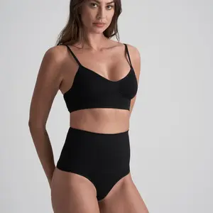 Comparateur de prix : Bralette sans armatures invisible - Noir