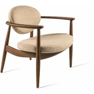 Fauteuil en frêne et tissu beige Roundy - Pols PottenVendu parmade-in-design