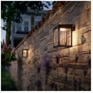 Comparateur de prix : Philips Applique murale LED Camill noir/clair, 14 x 14 cm