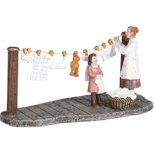 Comparateur de prix : Luville Village de noël miniature paula aide maman H7