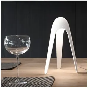 Comparateur de prix : Martinelli Luce Cyborg lampe à poser LED, blanche