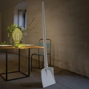 Karman Lampadaire de designer LED Tobia, forme de pelle pas cher