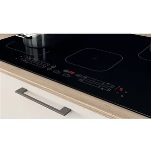 Indesit Plaque à induction 4 feux vitrocéramiques, 770 x 54 x 510 mm pas cher
