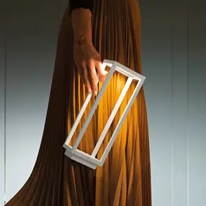 Comparateur de prix : Lanterne Maison LED Blanche 2,2w avec batterie IP54 Zafferano