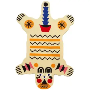 QEEBOO tapis OGGIAN BIG BEAR (Large - Acrylique)