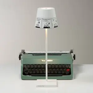 Comparateur de prix : Zafferano Lampes à Porter Poldina x Peanuts table lamp Strip