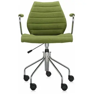 Chaise verte à roulettes avec accoudoirs Maui Soft Trevira - Kartell pas cher