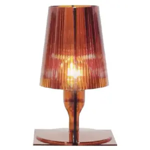 KARTELL lampe de table TAKE (Ambre - Polycarbonate 2.0 à partir de matière première renouvelable) pas cher