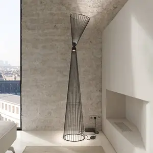 Lampe sur pied LED Karman Ikonika, noir, hauteur 180 cm, métalVendu parluminaire