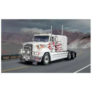 Maquette de camion - ITALERI - Freightliner FLD 120 Special - Blanc pas cher