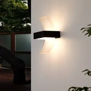 Lucande Applique d'extérieur LED Skadi courbée pas cher
