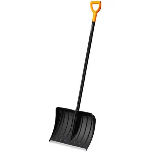 Comparateur de prix : Fiskars Poussoir à neige Solid
