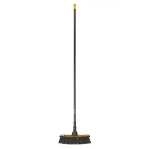 Comparateur de prix : Balai de jardin multi-usages taille M Solid Fiskars L. 38 cm noir