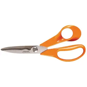 Comparateur de prix : FISKARS Ciseaux de jardin à lames striées S92 18cm