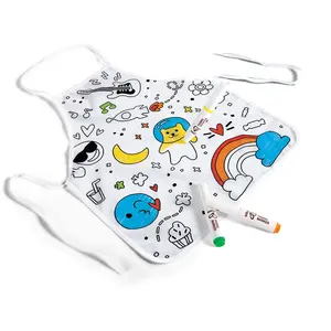 Hape Tablier à Colorier - Enfant 3 Ans à 6 Ans - Activité Manuelle, Créative - Tablier Coloriage avec 6 Marqueurs Vert, Rouge, Jaune, Orange, Bleu et Noir - Blouse Blanche à Colorier