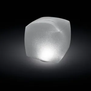 Comparateur de prix : Cube gonflable étanche à led multicolore Intex 23x23x22cm