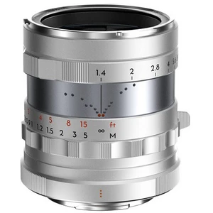 Comparateur de prix : Thypoch Simera plein format 35 mm F/1.4 pour monture Fujifilm X, argent