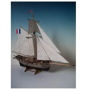 Soclaine Maquette bateau en bois : Côtre Armé 1815 Faucon pas cher