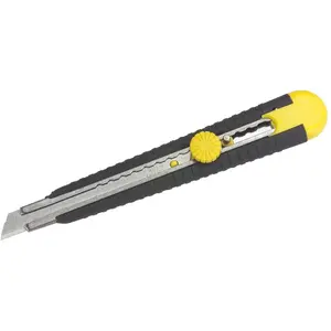 Comparateur de prix : Cutter STANLEY MPO 9mm - Poignée élastomère souple et système de blocage de lame