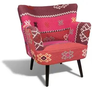 Now's Home Fauteuil en kilim brodé main et pieds en bois noir
