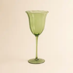 Lot de 4 verres à pieds en verre en forme de fleur 48,5cl verts