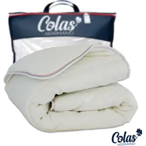 Comparateur de prix : COLAS NORMAND - Couette Coton Bio - Chaude - 200x200cm - Coton Issu de l'agriculture Biologique - Garnissage Issu de Bouteilles recyclées - Fabrication française