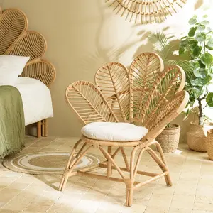 Comparateur de prix : Macabane KALLY - Fauteuil 'fleur' rotin couleur brun miel coussin d'assise blanc KALLY