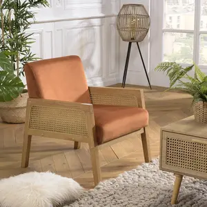 Macabane ALBANE - Fauteuil velours orange pieds bois et accoudoirs rotinVendu parcdiscount