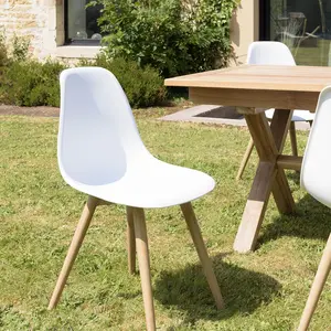 MALO - Lot de 2 chaises blanches pieds couleur naturelle Macabane pas cher