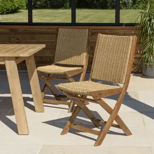Macabane Victoire - lot de 2 chaises pliantes acacia huilé et rotin synthétique pas cher
