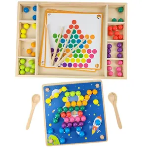 Jeu de création et d'adresse avec billes en bois