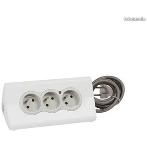 Legrand Rallonge multiprise 3x2P+T + 2 USB Type-A 2.4A et support tabletteVendu paramazon