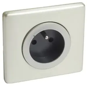 Comparateur de prix : Prise de courant connectée - Céliane with Netatmo 16A 3680W - Legrand