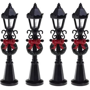 Accessoires pour Village de Noël Lampadaires lumineux et décorés pas cher