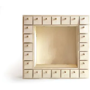Comparateur de prix : Non communiqué Calendrier de l'Avent carré en bois 32 x 32 cm