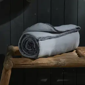 Plaid polaire uni - TODAY - Gris - 125x150cm - 100% Polyester - Lavable à 30° pas cher