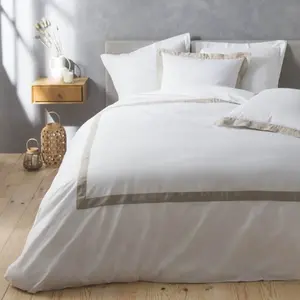 Douceur d'Intérieur Housse de couette 240x260cm + taies - 57 fils - Uni Blanc, cadre Lin pas cher