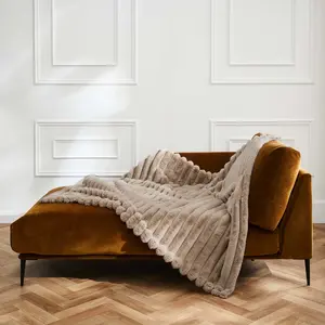 Comparateur de prix : Douceur d'intérieur-plaid 180x220 cm - imitation fourrure effet côtelé...