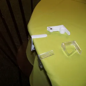 Douceur d'Intérieur 1001kdo - 4 pinces transparentes pour nappe 4.6 x 4.3 cm pas cher
