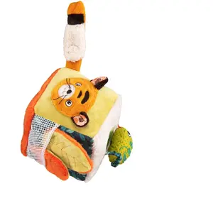 Cube d'activités en tissu Dans la jungle Moulin Roty pas cher