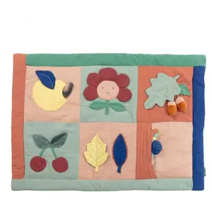 Tapis d'éveil Pomme des bois MULTICOLORE Moulin Roty pas cher
