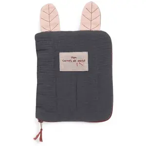 Protège carnet de santé à broder gris Après la pluie Moulin RotyVendu paraubert