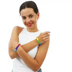 Comparateur de prix : Lot de 2 bracelets Pride arc-en-ciel