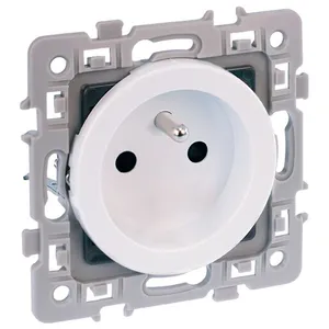 Eur Ohm - Prise de courant 2P+T 16A - square Blanc - Avec griffes + co... pas cher