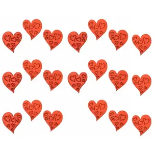 RueDeLaFete 20 CONFETTIS BOIS COEUR GRAVÉ 2CM ROUGE pas cher