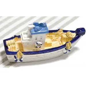 RueDeLaFete Bateau de Pêche en résine pas cher
