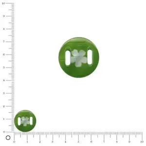Perles et bijoux Médaille en nacre - Fleur blanche sur fond vert - Ø 17 mmVendu parscrapmalin