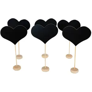 RueDeLaFete Lot de 6 Marque-Tables Coeurs ardoises en bois sur tige 21cm pas cher