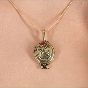 RueDeLaFete Collier Vampire Or avec charnière pas cher